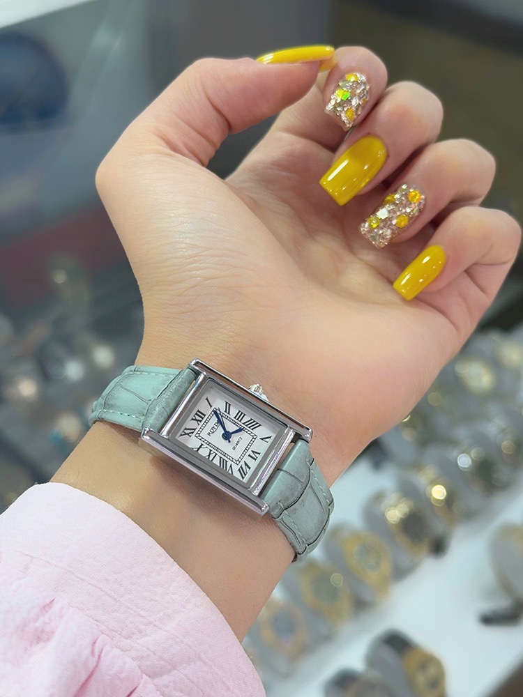ساعت زنانه طرح کارتیر - تصویر 3