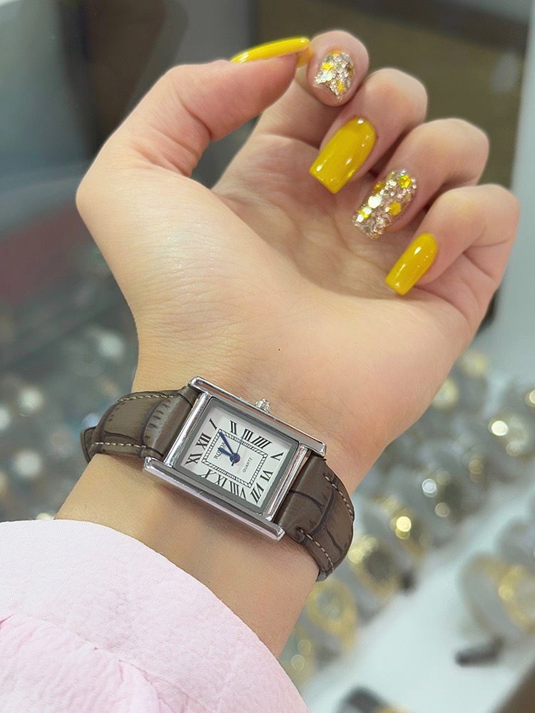 ساعت زنانه طرح کارتیر - تصویر 5